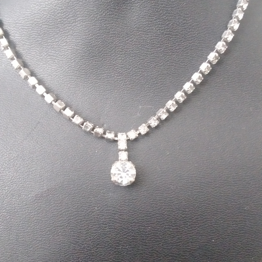 Vintage Silver Necklace with Sparkling Pendant - Picture 2 of 3